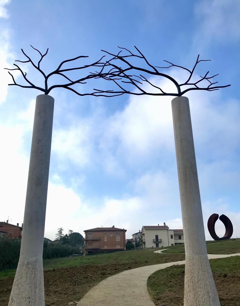 Torgiano - Nel Parco delle Sculture di Brufa arriva la scultura di  Ugo La Pietra