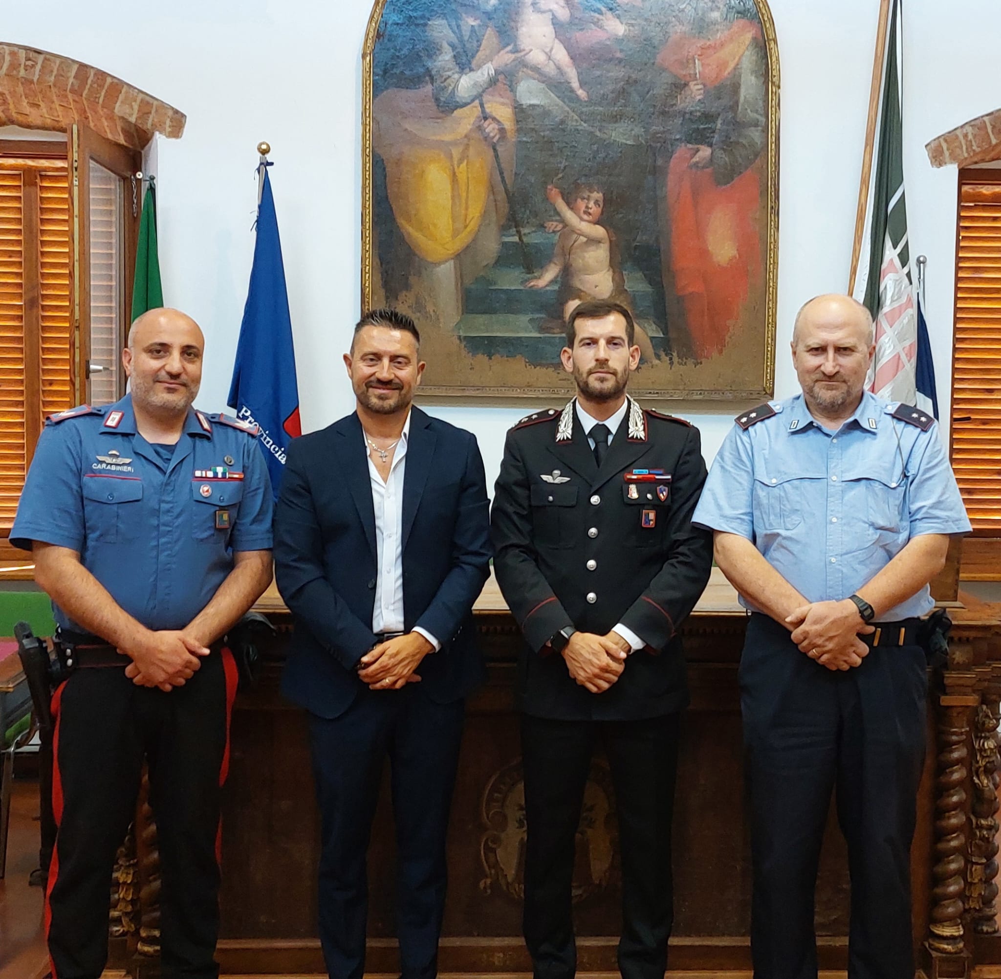 Paciano – Il neosindaco Luca Dini incontra il capitano dell’Arma dei carabinieri Luca Battistella
