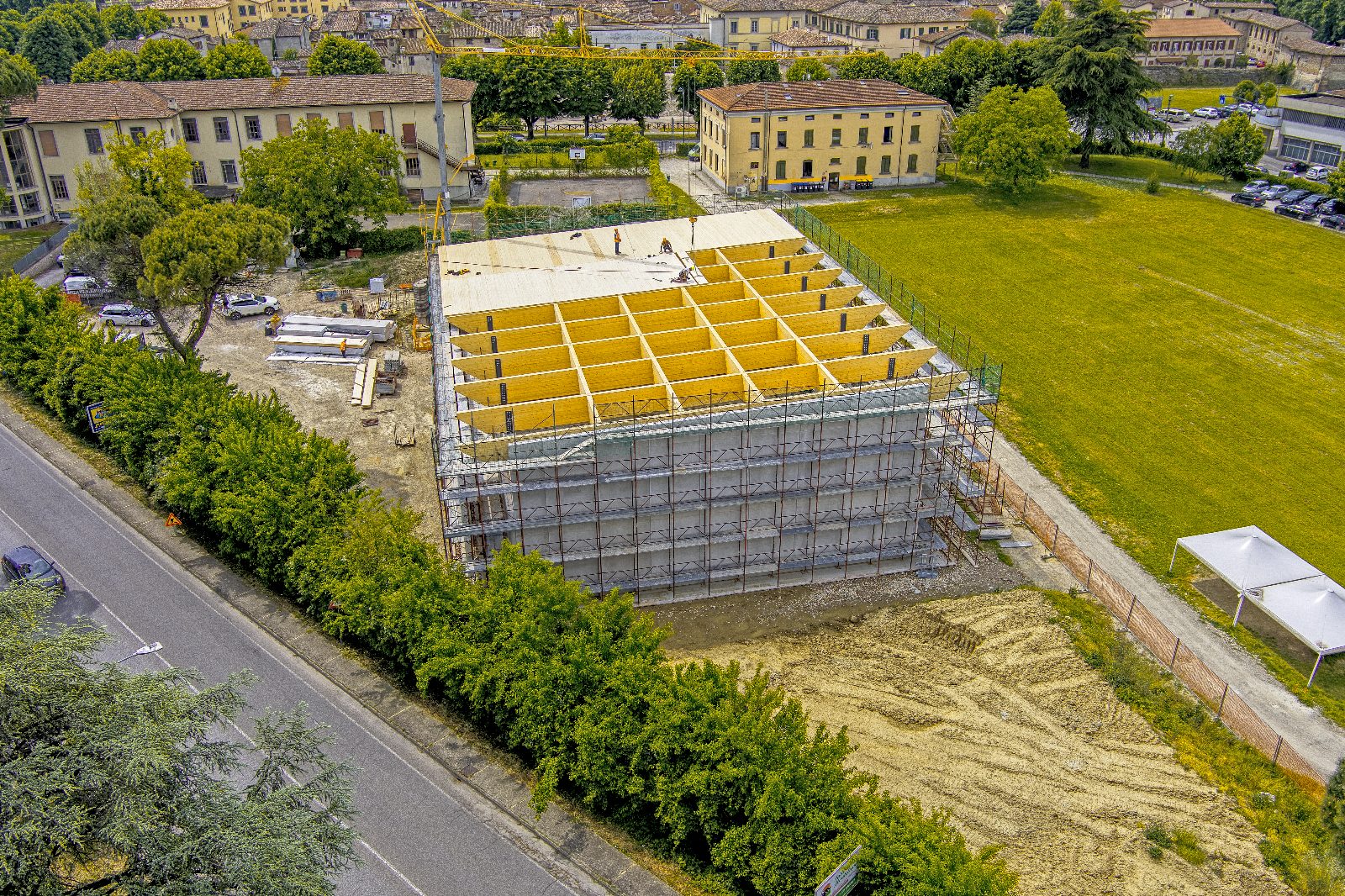 Immagine dei lavori di realizzazione della nuova palestra per gli istituti di istruzione secondaria di Città di Castello