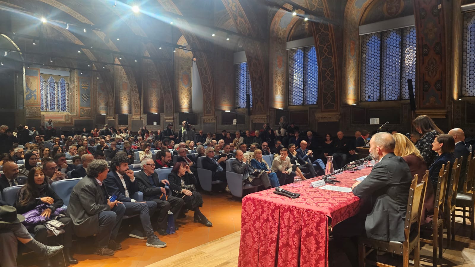 Immagine della cerimonia di conferimento della cittadinanza onoraria a Mirella Alloisio