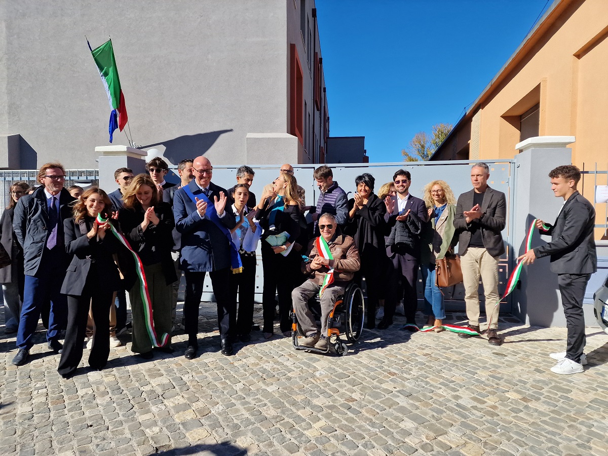 Foligno, doppio taglio del nastro per il nuovo “Marconi” e il “Laboratorio Misure” Foligno, doppio taglio del nastro per il nuovo “Marconi” e il “Laboratorio Misure”