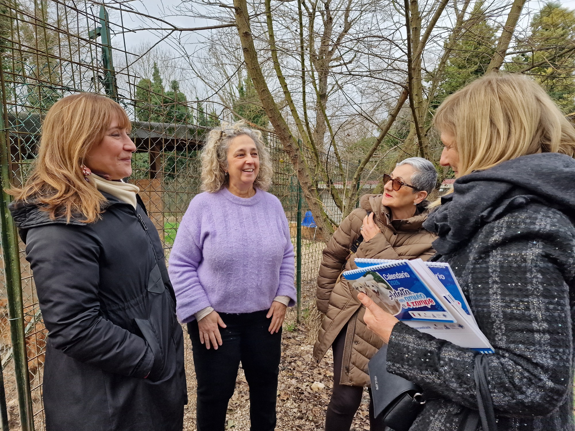 Un momento della consegna dei calendari a Collestrada