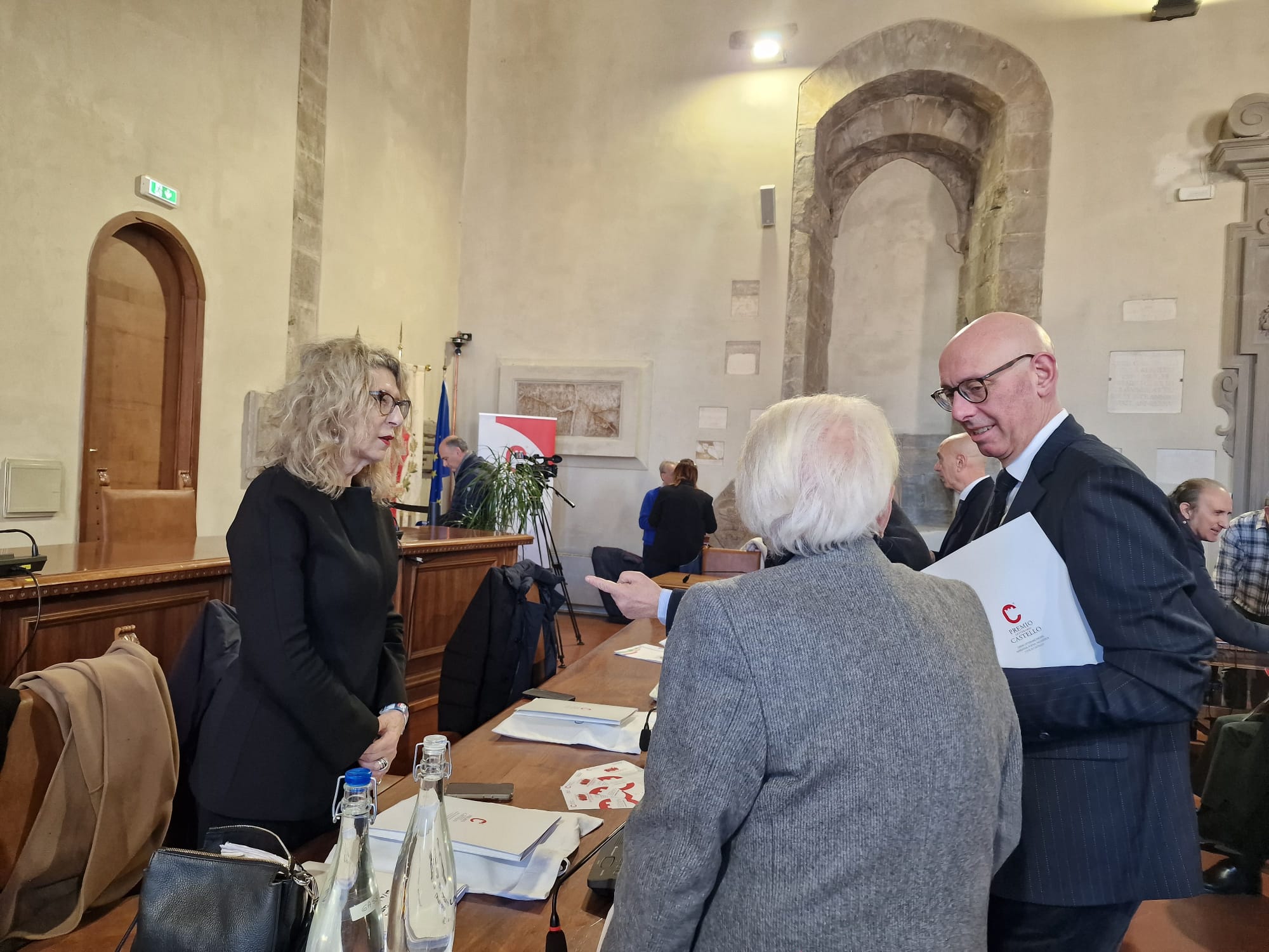 Immagine della cerimonia del “Premio Destinazione Altrove. La scrittura come esplorazione di mondi senza tempo”