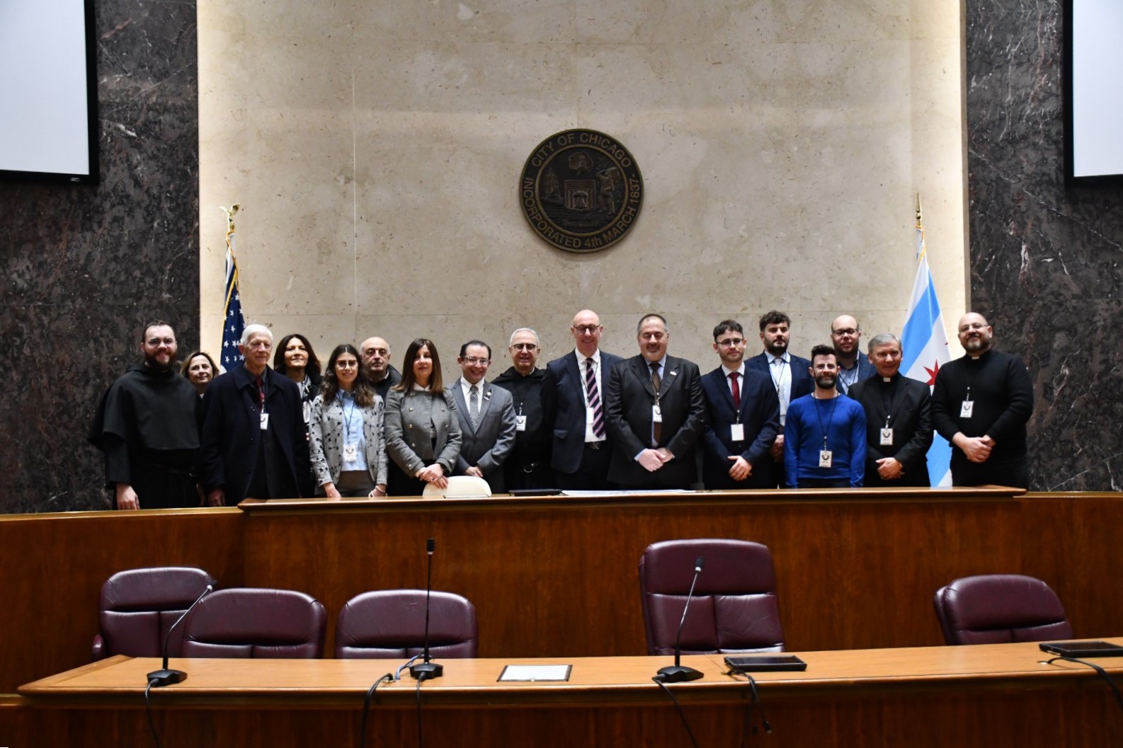Foto di gruppo per la firma a Chicago del Patto di Gemellaggio con la città di Cascia
