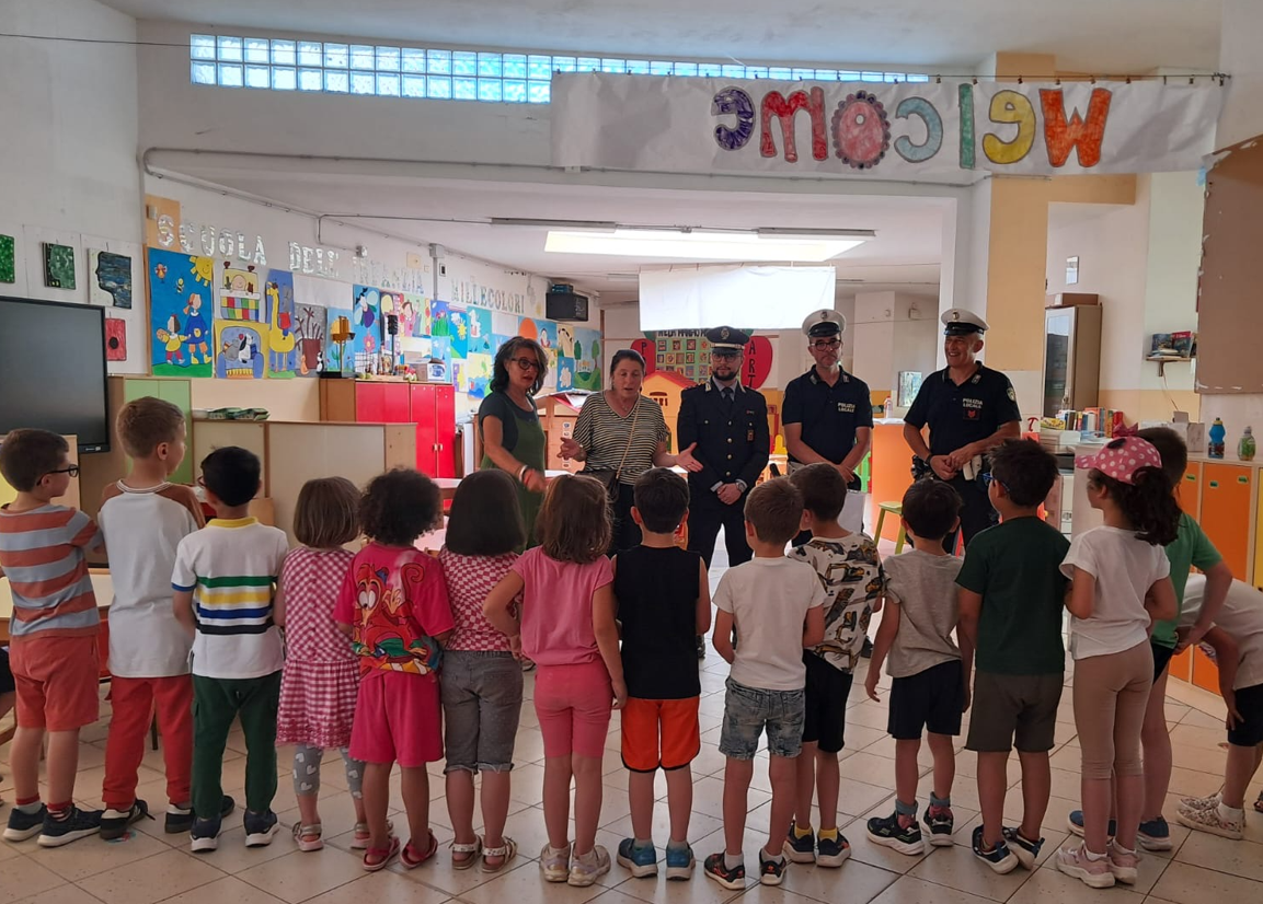 San Giustino - La Polizia Locale consegna il “Patentino del Pedone” a 150 bambini delle scuole dell’infanzia San Giustino - La Polizia Locale consegna il “Patentino del Pedone” a 150 bambini delle scuole dell’infanzia