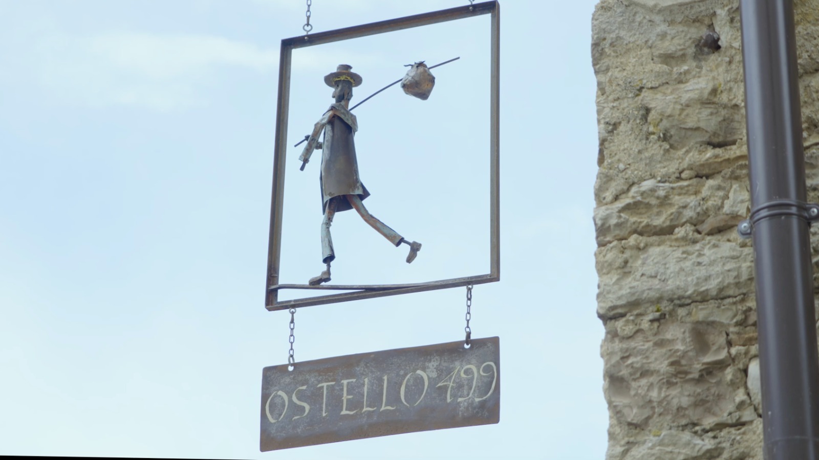 Monteleone di Spoleto (Ruscio) - Dario Prosperini realizza un reportage sull'Ostello 499 che accoglie viaggiatori provenienti da tutto il mondo