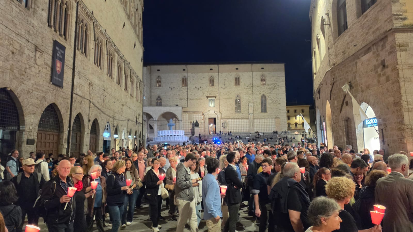 Un momento della processione nel centro storico di Perugia