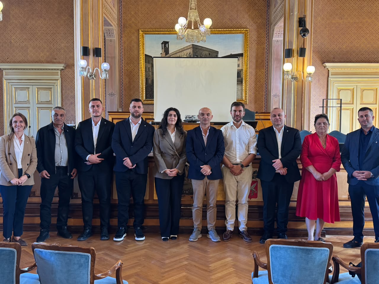 Il vicepresidente della Provincia, Riccardo Vescovi, insieme alla delegazione albanese