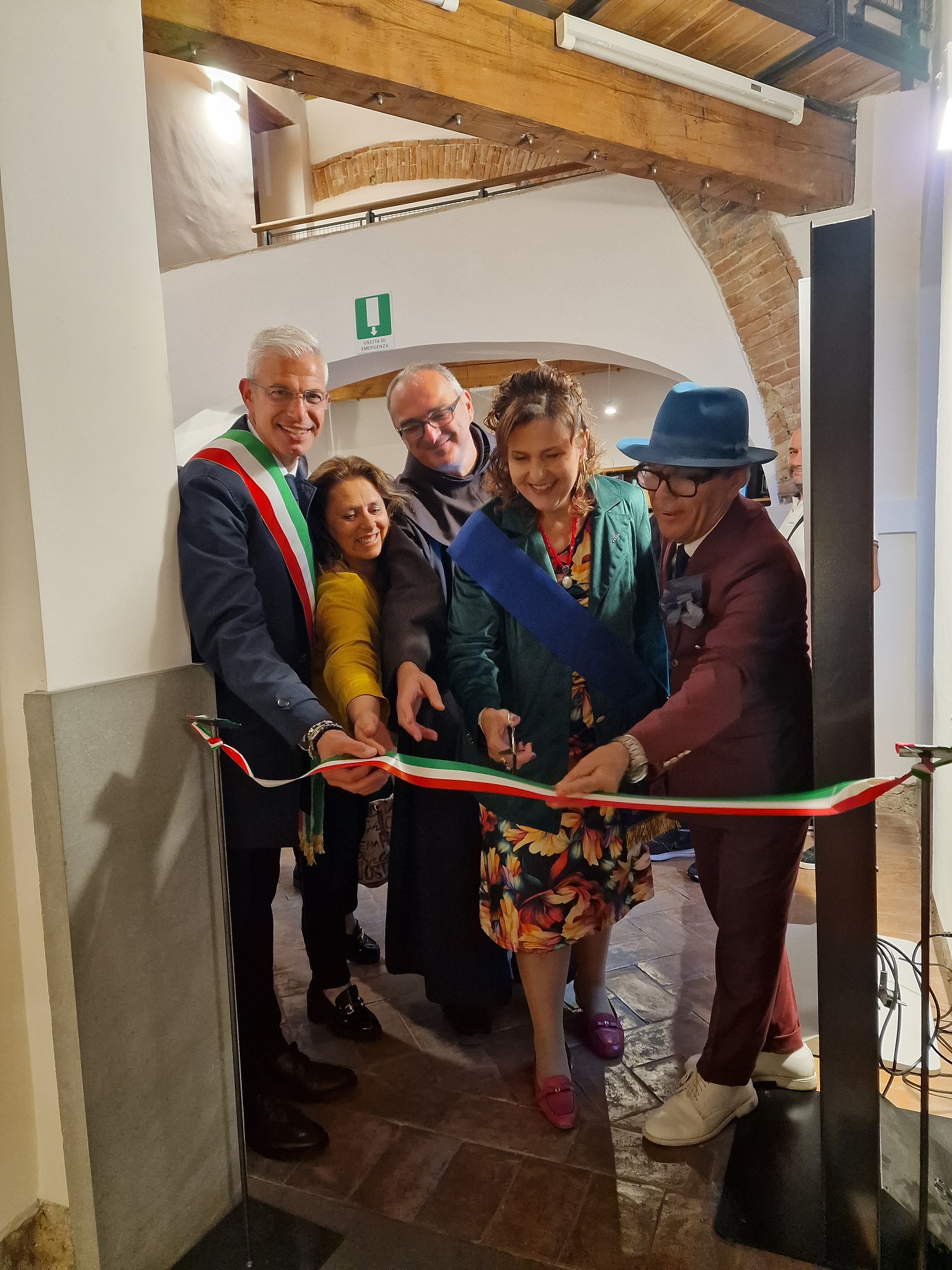 Il taglio del nastro della mostra