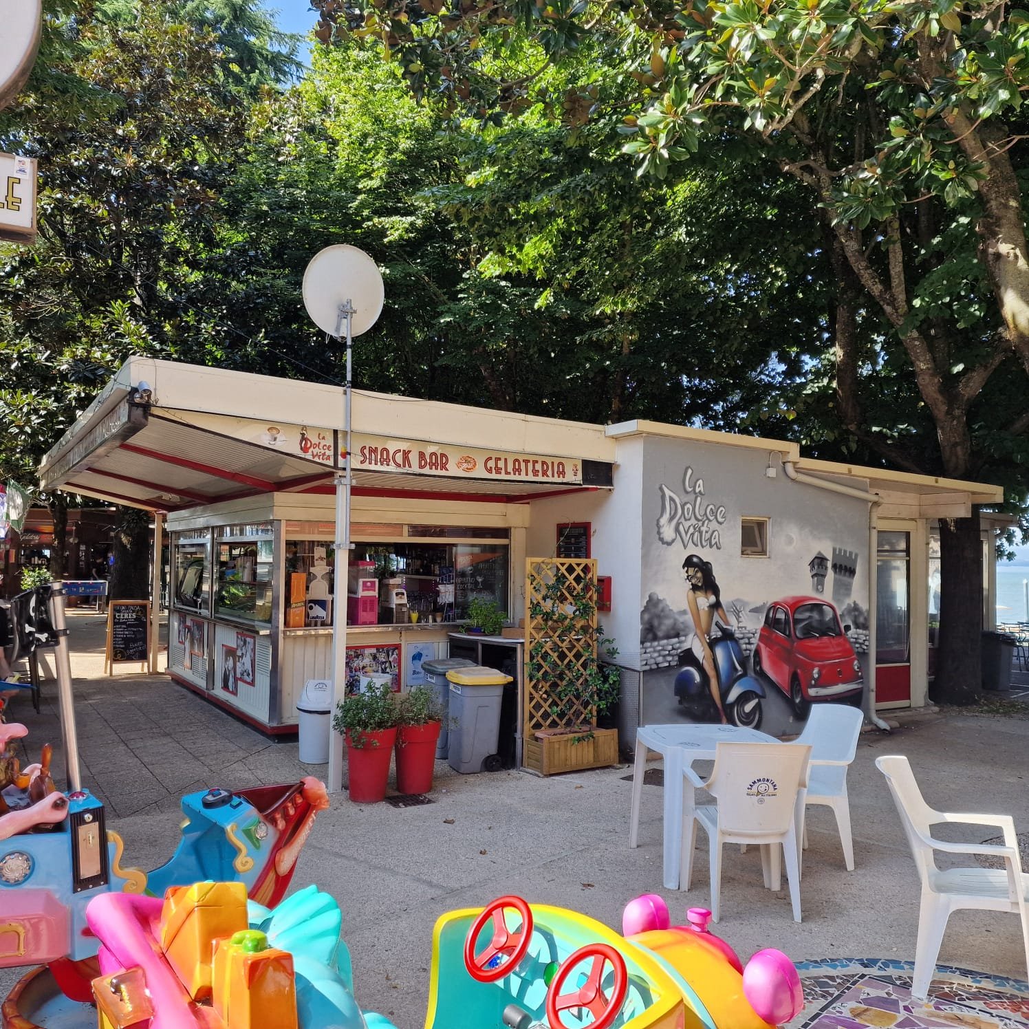 Il chiosco-bar in metallo
